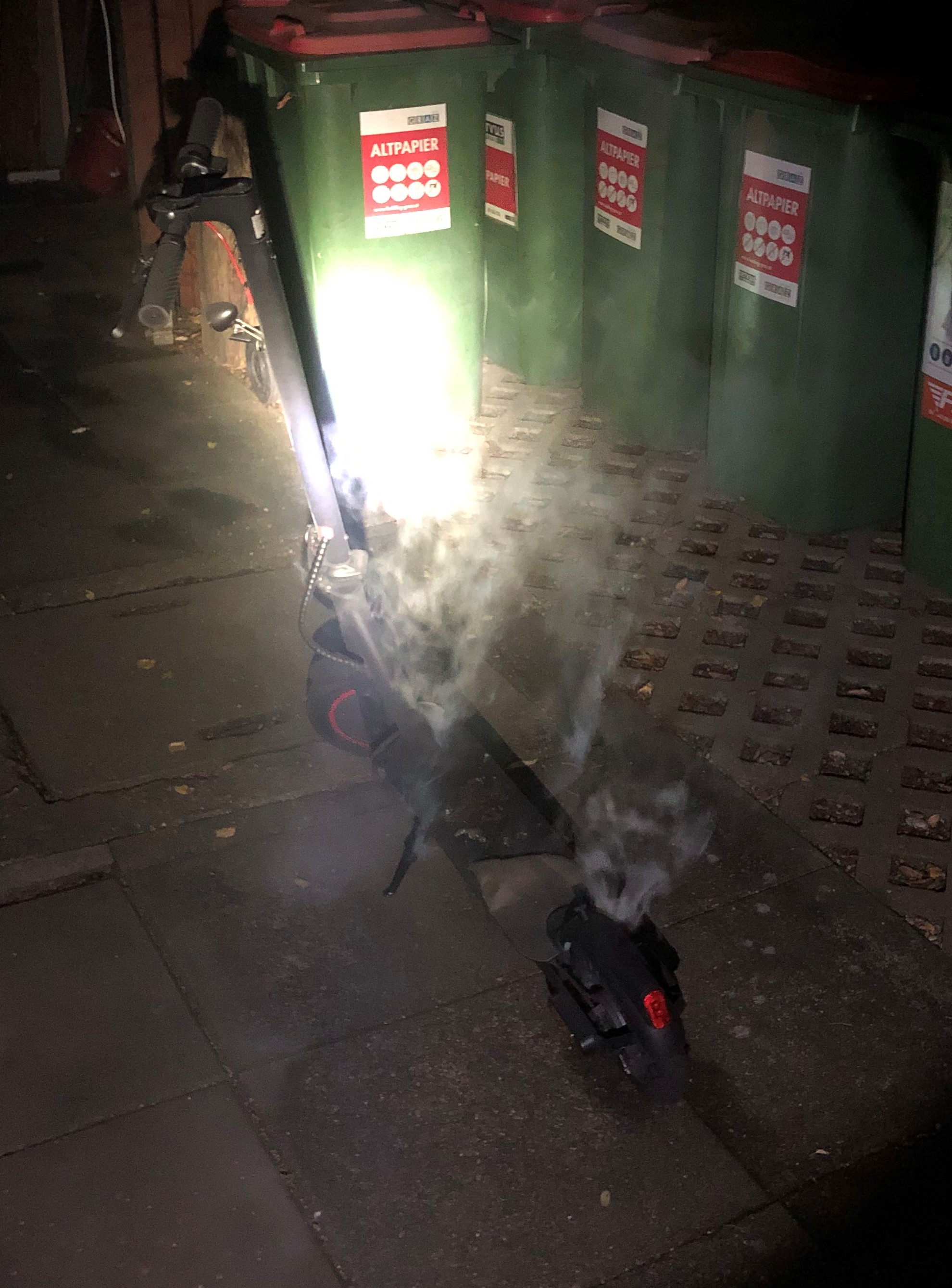 Battery fire on e-scooter – Civil protection and fire department of the city of Graz